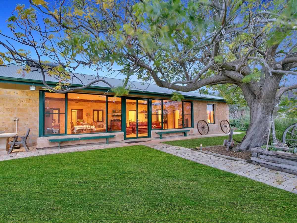 Lake Bywater Cottage Walker Flat Exteriör bild